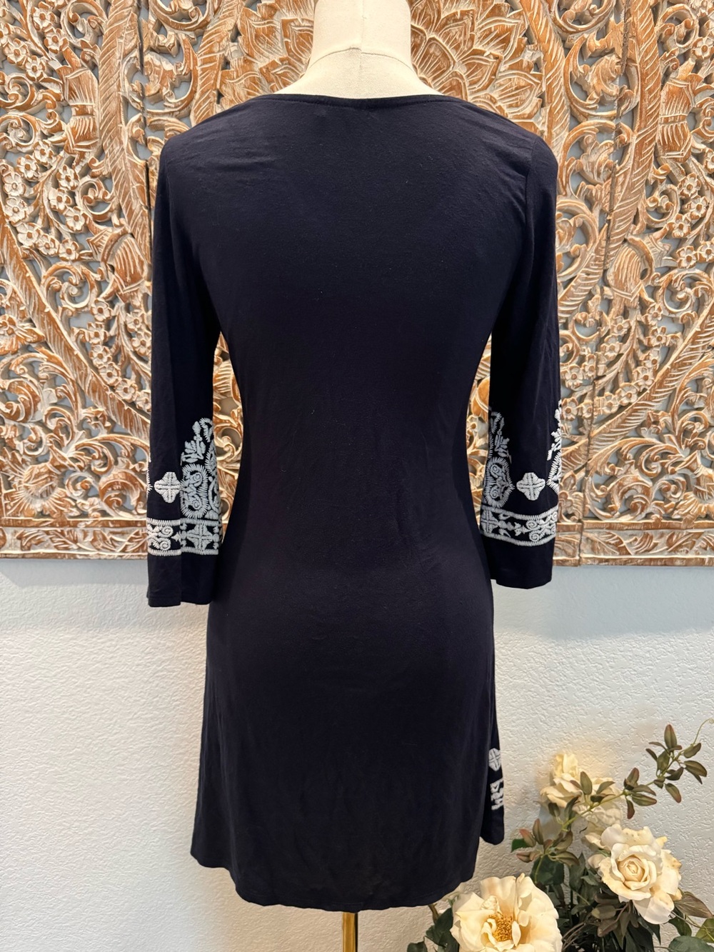 a'gaci Navy Blue 3/4 Flare Sleeves Dress w/ White Embroidery, Lightweight Classy - Picture 3 of 15
